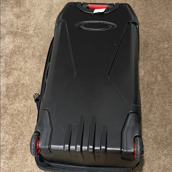 Oakley suitcase - Picture 3 of 3